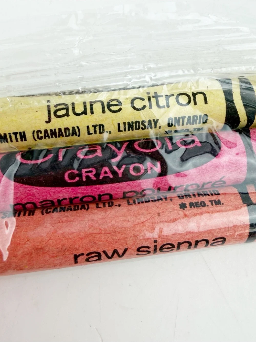 Vtg 90s Binney & Smith Crayola Crayon 3 Pack Raw Sienna Maroon Lemon Canada READ